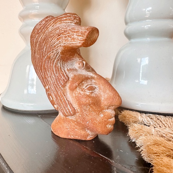 Hand- sculpted terracotta figurine of King Pakal - Picture 5 of 8